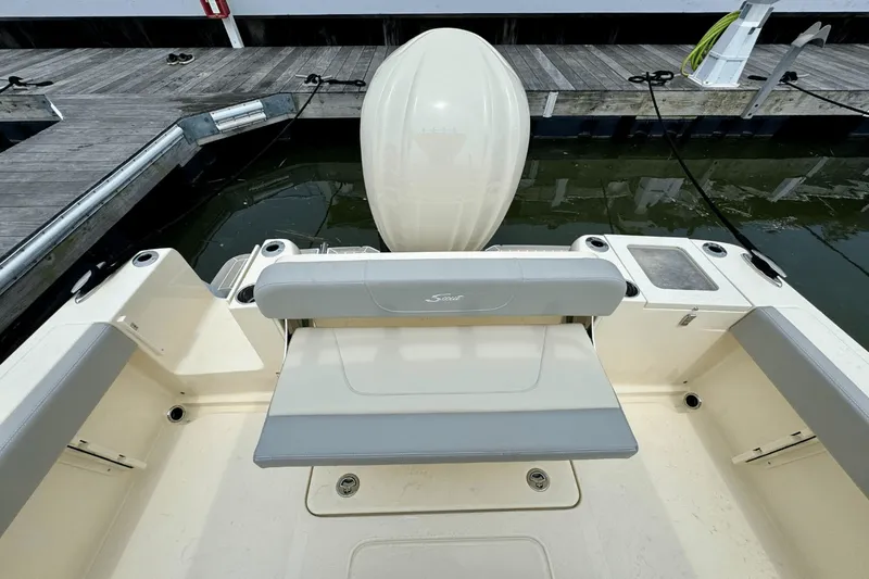 Slide: The Image of Scout 240 XSF 2025 - 14