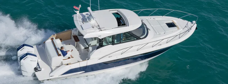 The Image of Tiara 39 LE 2027 - 0