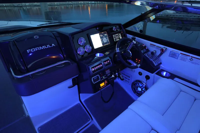 Slide: The Image of Formula 350 Crossover Bowrider 2024 - 7