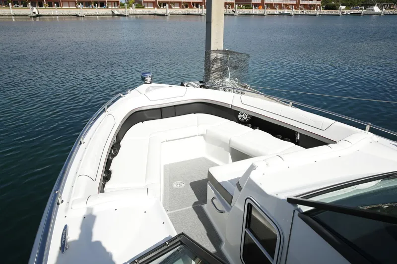 Slide: The Image of Formula 350 Crossover Bowrider 2024 - 4