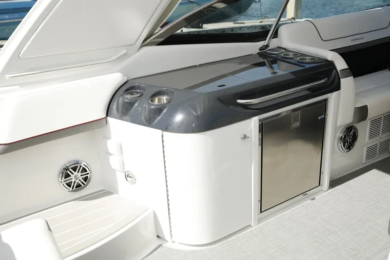 Slide: The Image of Formula 350 Crossover Bowrider 2024 - 5