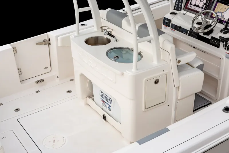 Slide: The Image of Robalo R302 2027 - 7