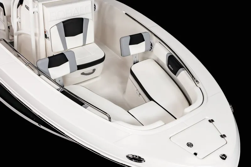 Slide: The Image of Robalo R200 2027 - 2