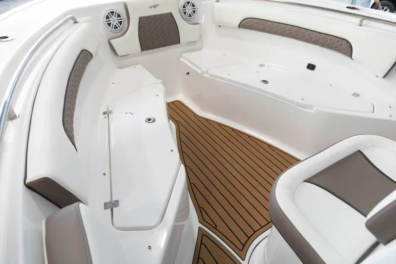 Slide: The Image of Tidewater 232 CC Adventure 2027 - 6