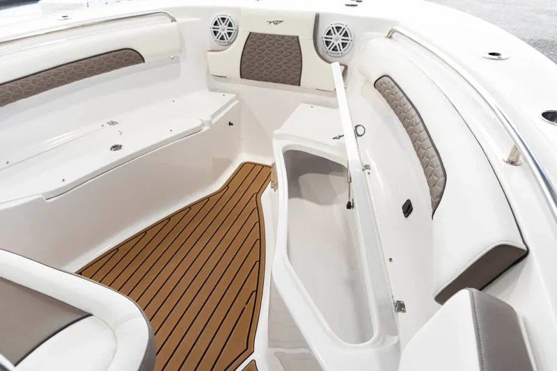 Slide: The Image of Tidewater 232 CC Adventure 2027 - 7