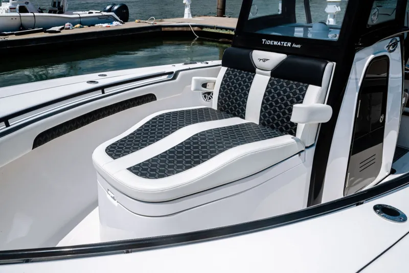 Slide: The Image of Tidewater 282 CC Adventure Bluewater 2027 - 12