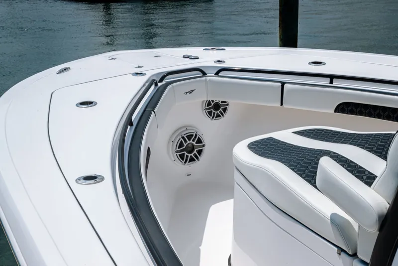Slide: The Image of Tidewater 282 CC Adventure Bluewater 2027 - 6