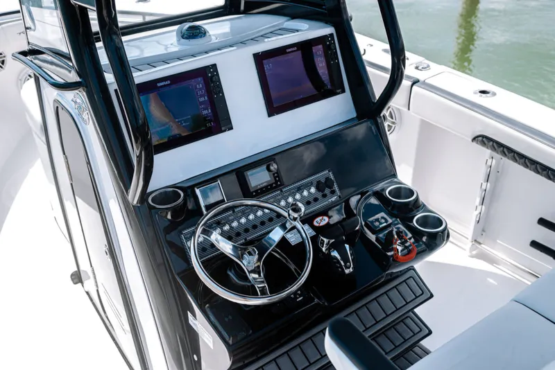 Slide: The Image of Tidewater 282 CC Adventure Bluewater 2027 - 8