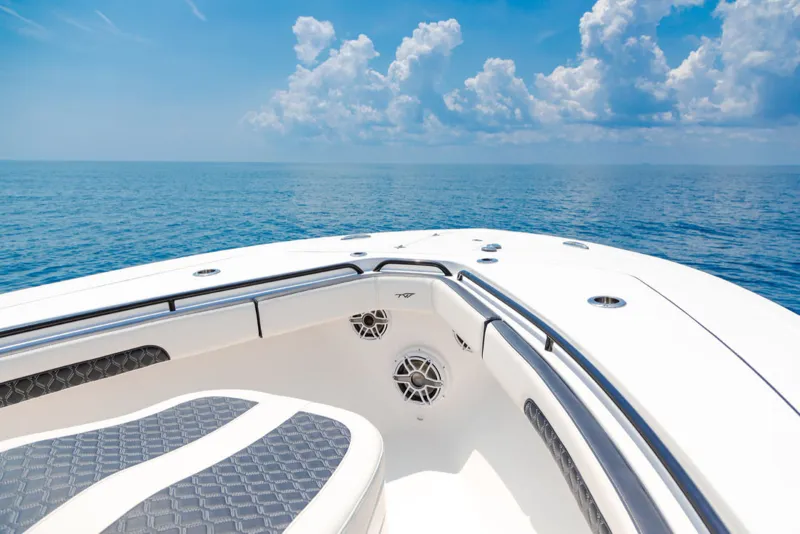 Slide: The Image of Tidewater 282 CC Adventure Bluewater 2027 - 3