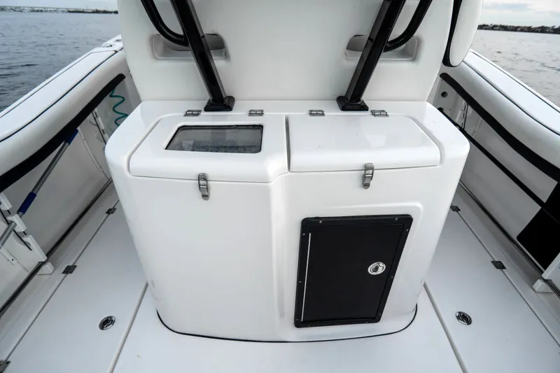 Slide: The Image of Tidewater 320 CC Adventure 2027 - 5