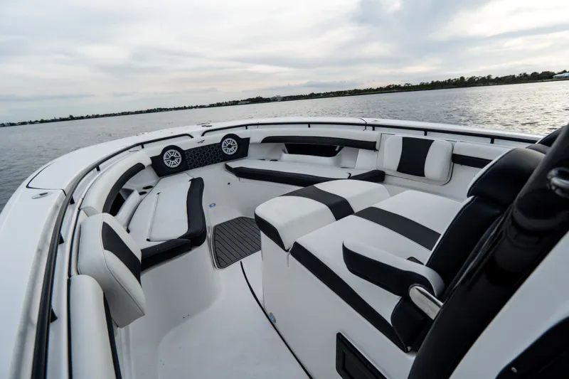 Slide: The Image of Tidewater 320 CC Adventure 2027 - 9