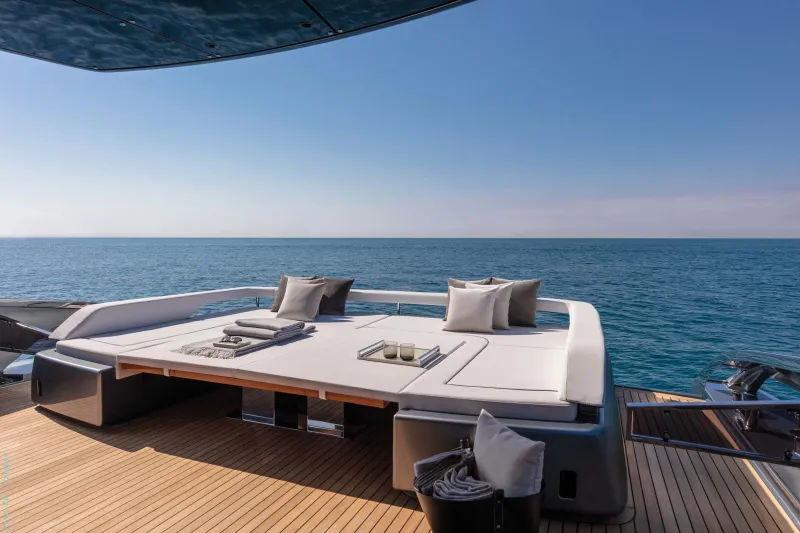 Slide: The Image of Riva 88' Folgore 2027 - 3
