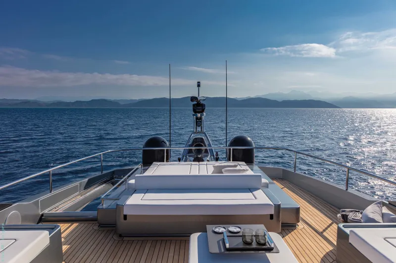 Slide: The Image of Riva 88' Folgore 2027 - 6