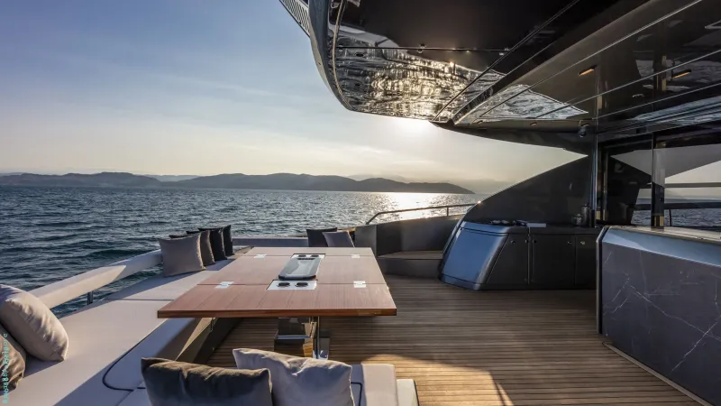 Slide: The Image of Riva 88' Folgore 2027 - 7