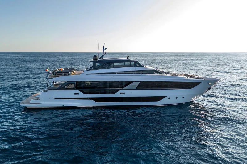 Slide: The Image of Ferretti 920 2027 - 2