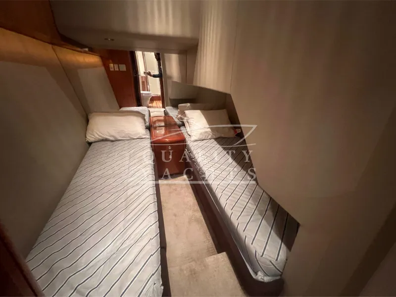 Slide: The Image of Hatteras 54 GT 2005 - 15