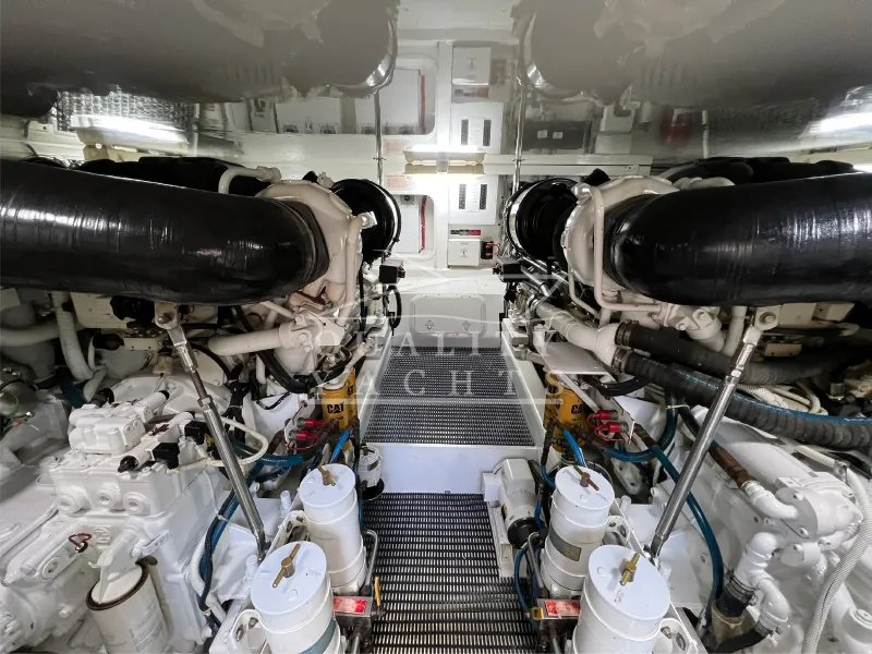 Slide: The Image of Hatteras 54 GT 2005 - 16