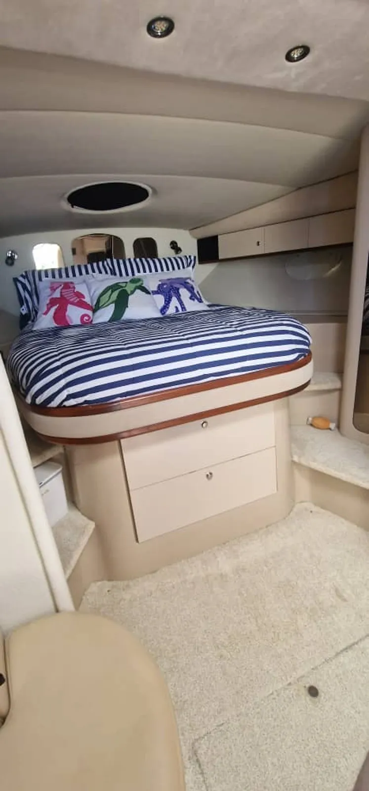 Slide: The Image of Cruisers Yachts 38.7 2001 - 16