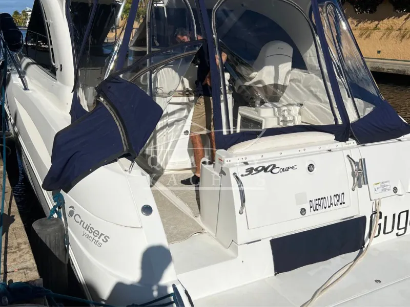 Slide: The Image of Cruisers Yachts 390 2008 - 6