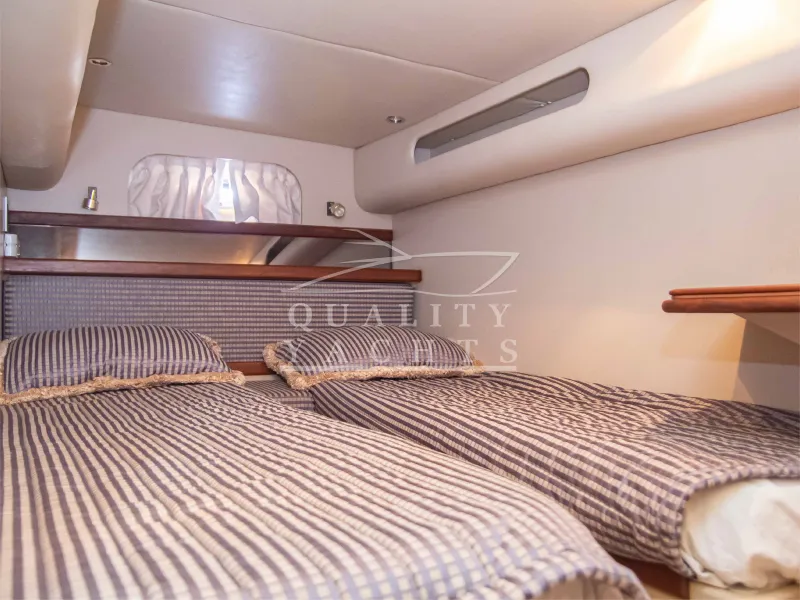 Slide: The Image of Cruisers Yachts 38.7 1999 - 14