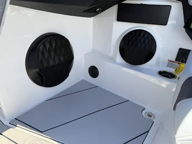Slide: The Image of Malibu 22 LSV 2026 - 10
