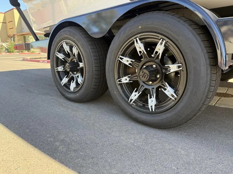 Slide: The Image of Malibu 22 LSV 2026 - 6