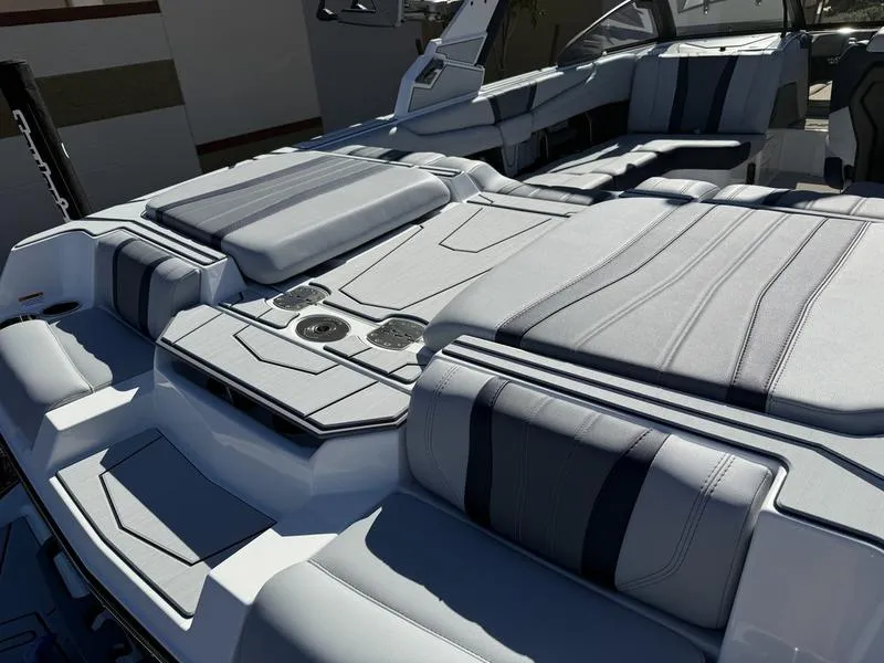 Slide: The Image of Malibu 22 LSV 2026 - 9