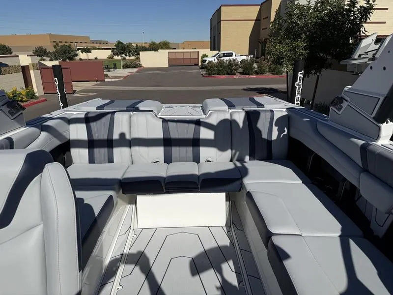 Slide: The Image of Malibu 22 LSV 2026 - 18