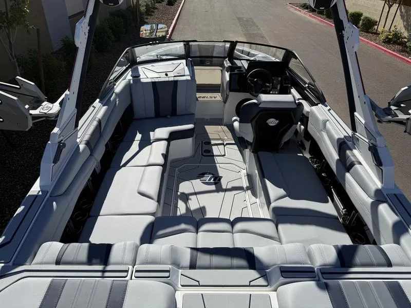 Slide: The Image of Malibu 22 LSV 2026 - 7