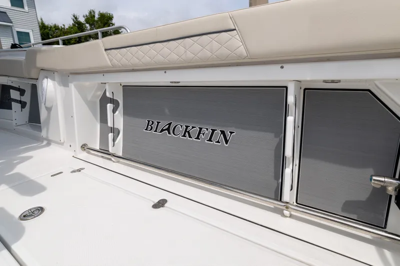 Slide: The Image of Blackfin 302 CC 2023 - 13