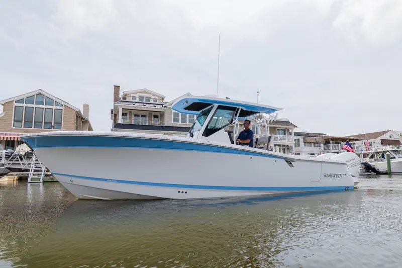 The Image of Blackfin 302 CC 2023 - 0