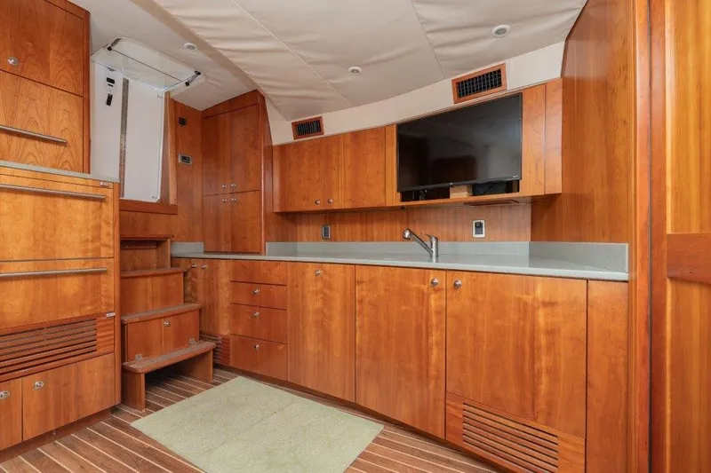 Slide: The Image of Albemarle 41 Express 2012 - 8