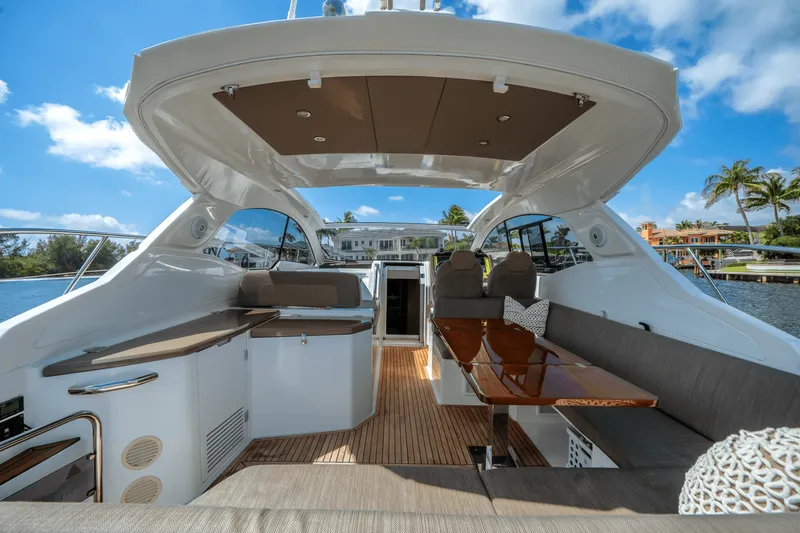 Slide: The Image of Azimut ATLANTIS 43 2019 - 10