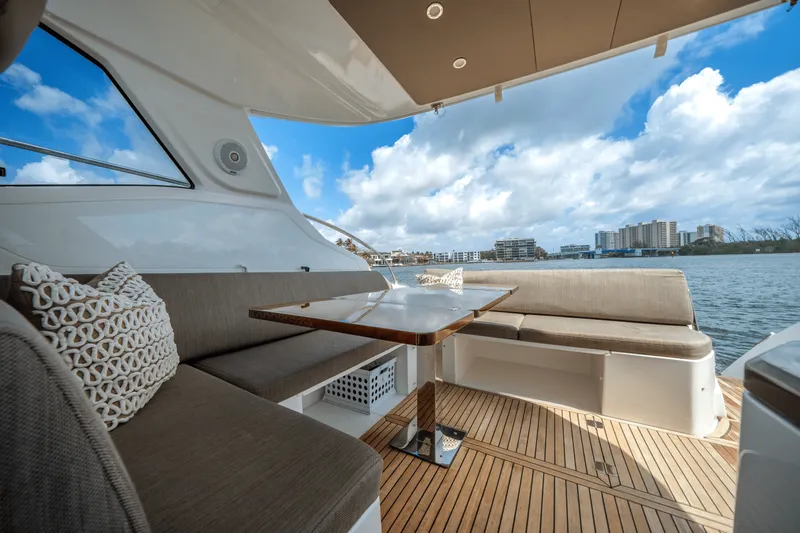 Slide: The Image of Azimut ATLANTIS 43 2019 - 15