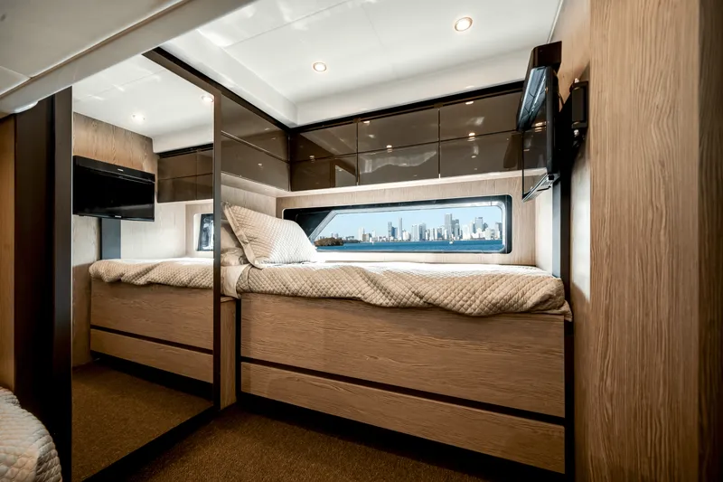 Slide: The Image of Azimut ATLANTIS 43 2019 - 35