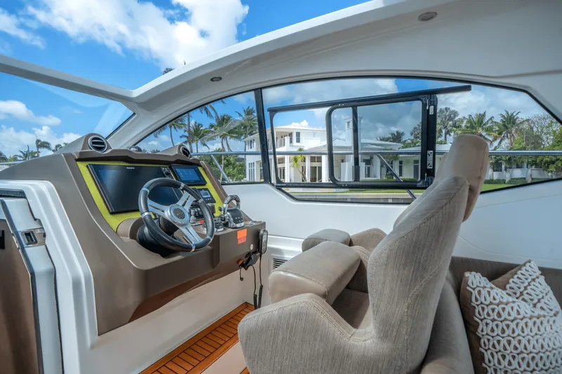 Slide: The Image of Azimut ATLANTIS 43 2019 - 18