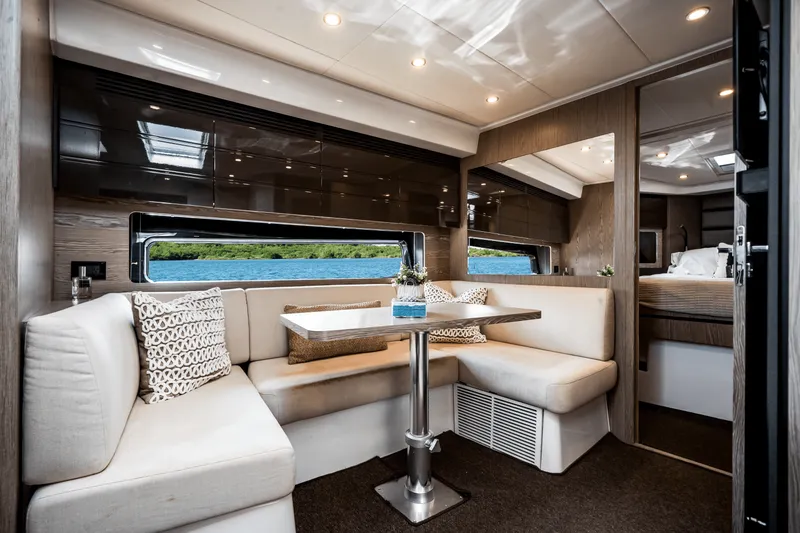 Slide: The Image of Azimut ATLANTIS 43 2019 - 19