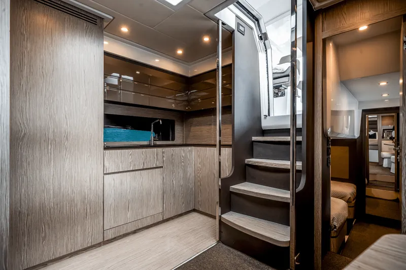 Slide: The Image of Azimut ATLANTIS 43 2019 - 22