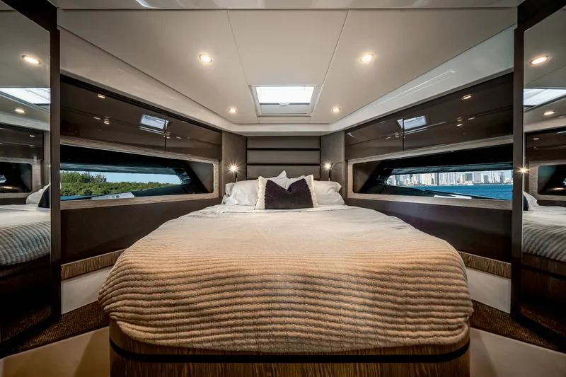 Slide: The Image of Azimut ATLANTIS 43 2019 - 25