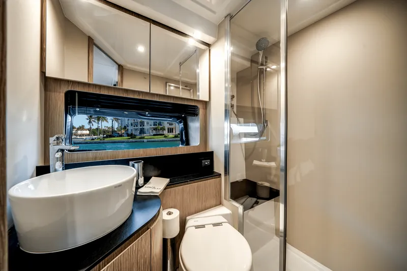 Slide: The Image of Azimut ATLANTIS 43 2019 - 28