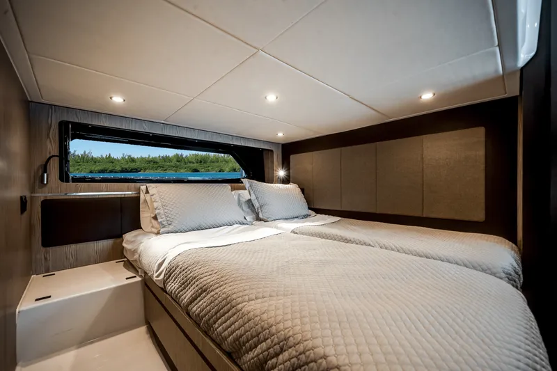 Slide: The Image of Azimut ATLANTIS 43 2019 - 31