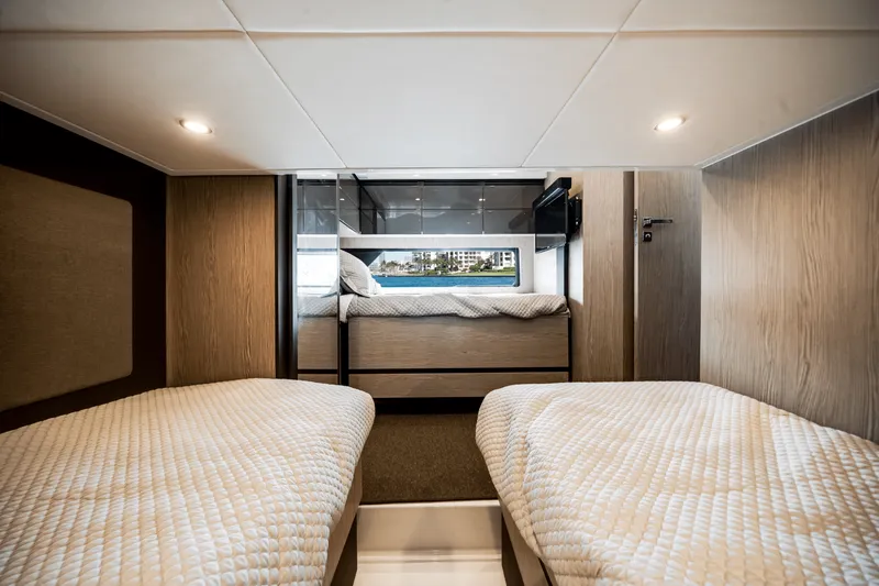 Slide: The Image of Azimut ATLANTIS 43 2019 - 34