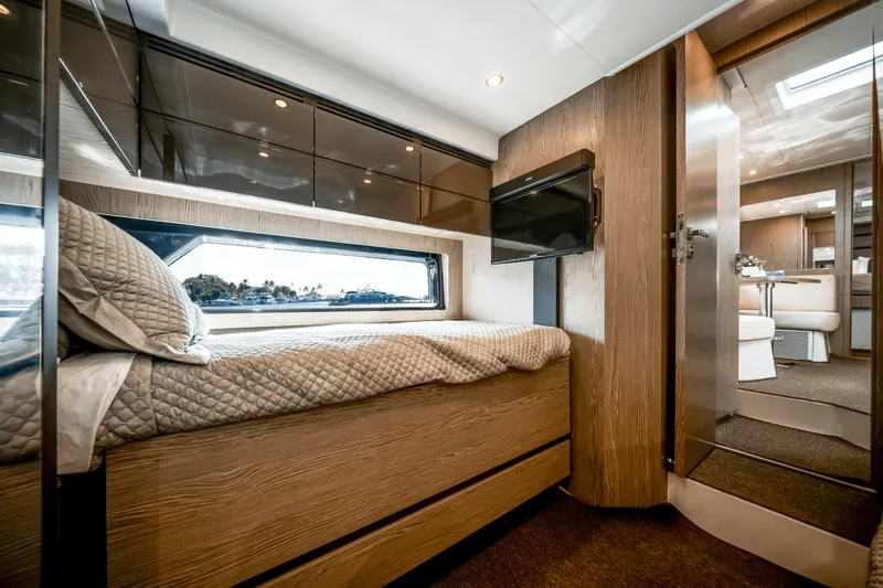 Slide: The Image of Azimut ATLANTIS 43 2019 - 36