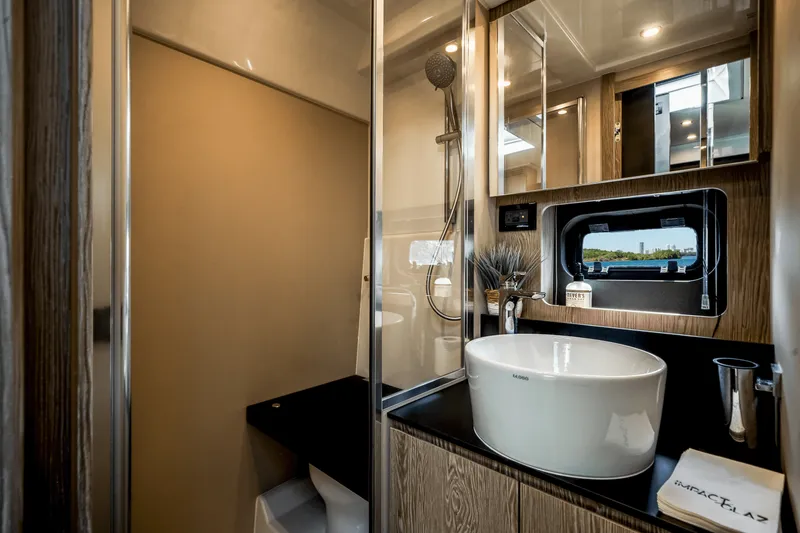 Slide: The Image of Azimut ATLANTIS 43 2019 - 37