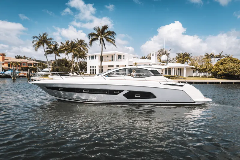 Slide: The Image of Azimut ATLANTIS 43 2019 - 5