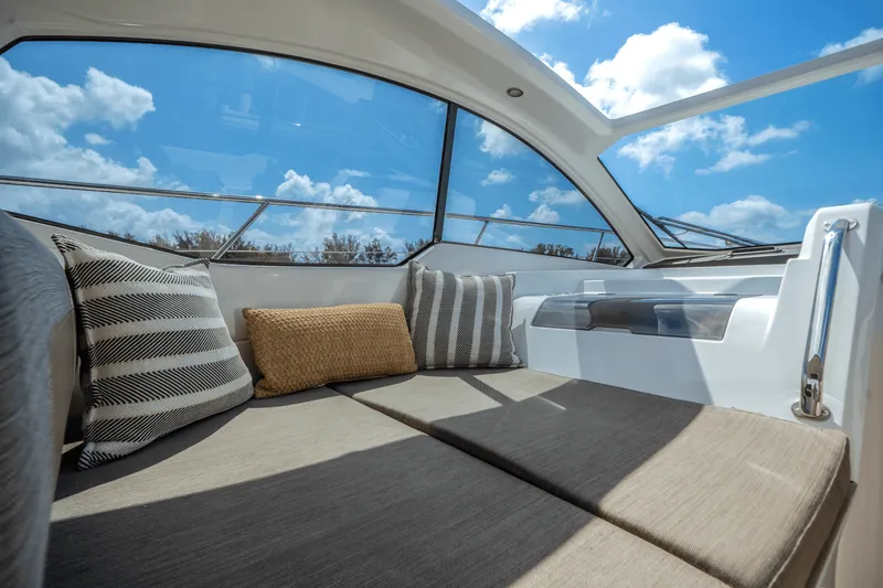 Slide: The Image of Azimut ATLANTIS 43 2019 - 14