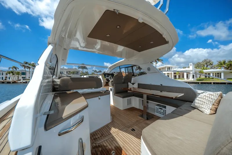 Slide: The Image of Azimut ATLANTIS 43 2019 - 11