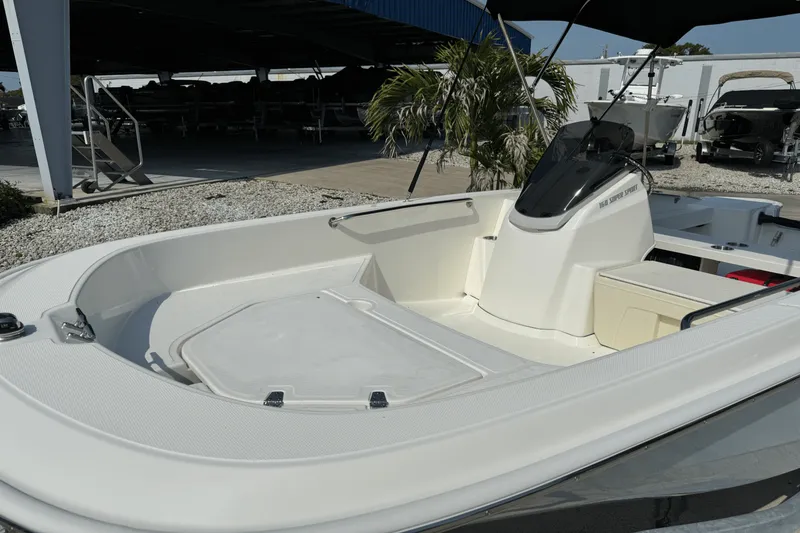 Slide: The Image of Boston Whaler 160 Super Sport 2025 - 11