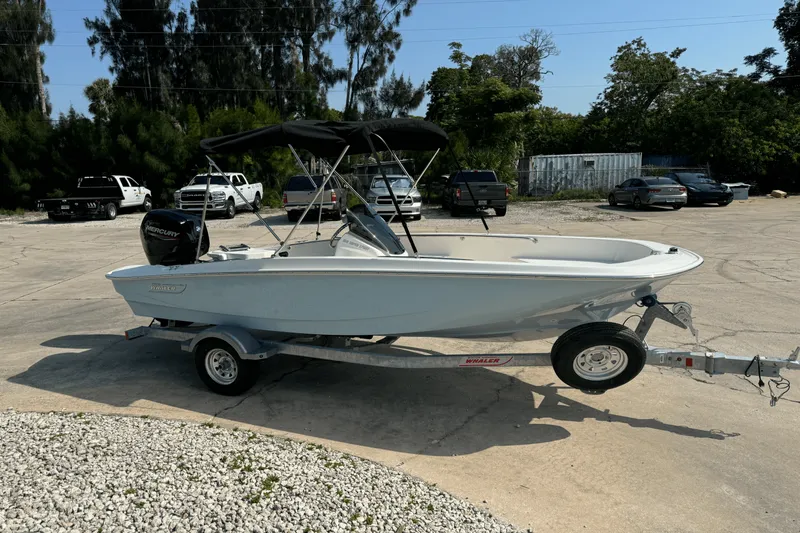 Slide: The Image of Boston Whaler 160 Super Sport 2025 - 4