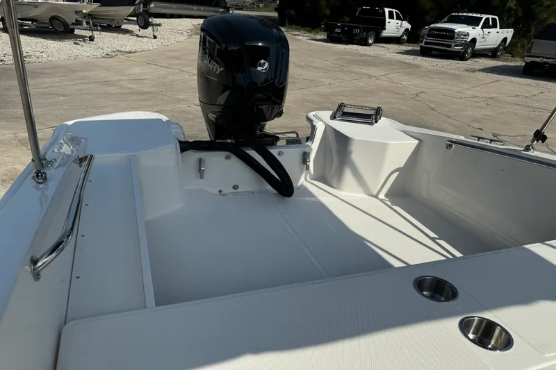 Slide: The Image of Boston Whaler 160 Super Sport 2025 - 6